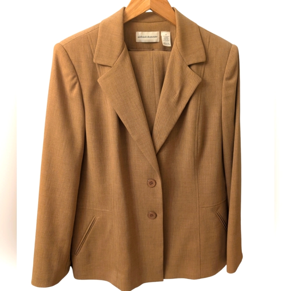 Ladies Alfred Dunner Pant Suit